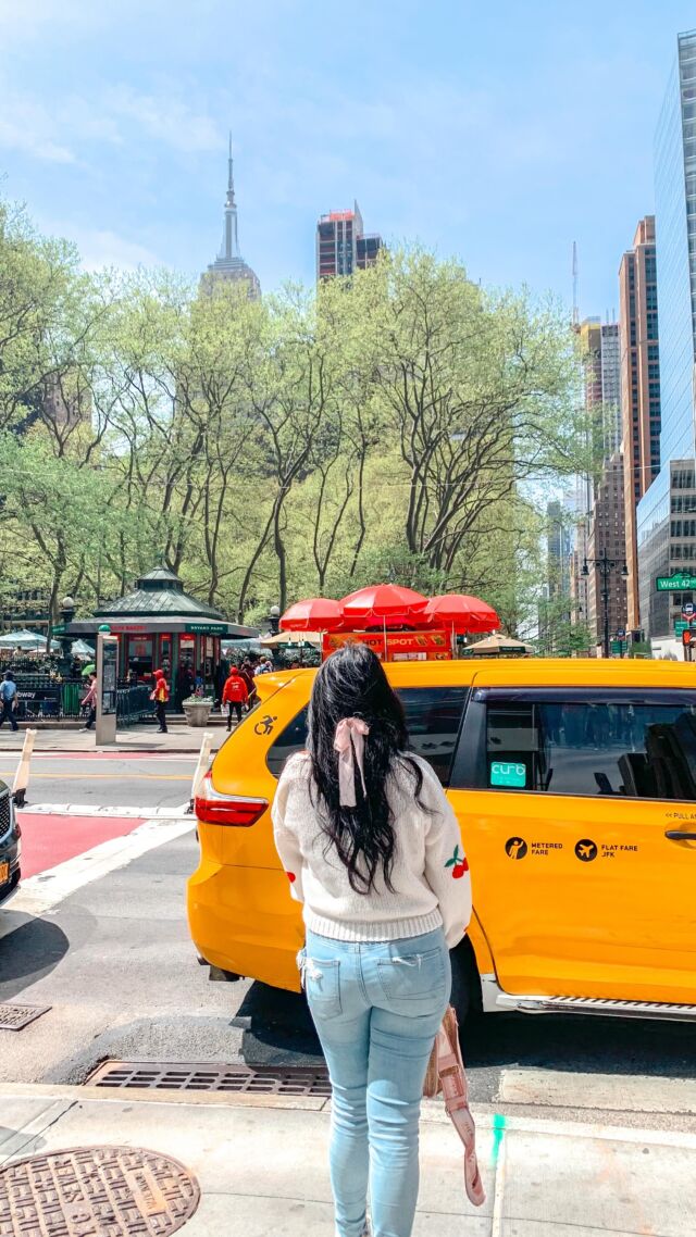 Your 7 Step Guide to New York City in one day 🗽💫
-be sure to save for ideas 🚕

1. The Empire State Building: 86th & 102nd floor 
2. Staten Island Ferry (free) takes you right past the Statue of Liberty.
3. One World Trade Center (the Memorial Pool was under construction at this time)
4. Little Italy at Sofia’s
5. Louis Vuitton suitcase building that literally looks like stacked luggage. Be sure to make a reservation in advance if you’re planning on visiting the Café
6. Central Park.
7. Ladurée on Madison Ave (my guilty luxury) 

#lifestyle #lifestyleblogger #food #foodblogger #nyc #newyorkcity #newyork #nycguide #thingstodonyc