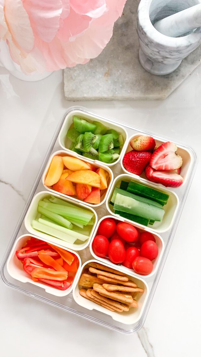 the best way to snack✨

🌸convenient: everything is prepped in advance 
🌸removes decision fatigue: wondering what to eat 
🌸intentional: makes it easier to gravitate towards a healthier option 

The best part is that there are so many different combinations that you can make this with. I absolutely can’t wait to share more ✨

#lifestyle #lifestyleblogger #food #foodblogger #healthy #yummy #wellness #fitness